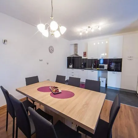Ferienhaus J&d No 2 Podstrana
