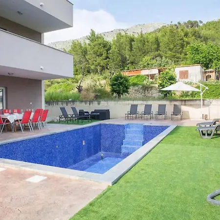 J&d No 2 Holiday home Podstrana
